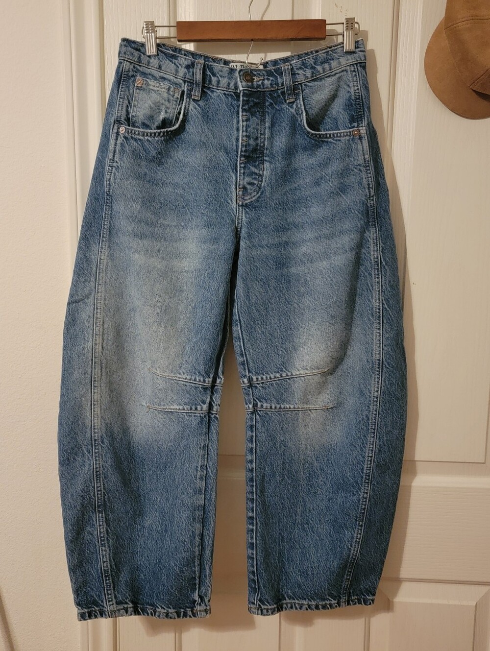We The Free Mid Rise Barrel Jean Size 27